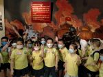 Thăm quan bảo tàng quân đội nhân dân Việt Nam bé 5-6 tuổi